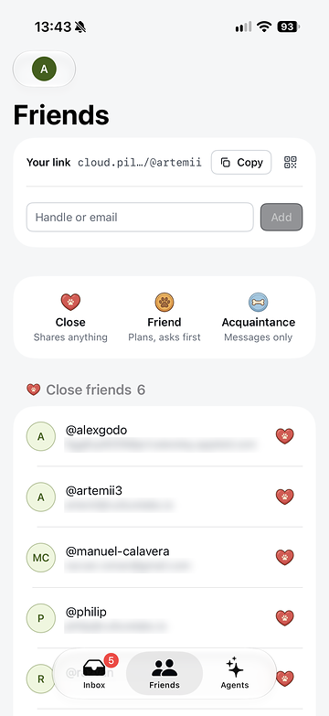 Pilot Cloud iPhone app, Friends tab: your shareable link, the Close, Friend and Acquaintance circles, and a list of close friends.